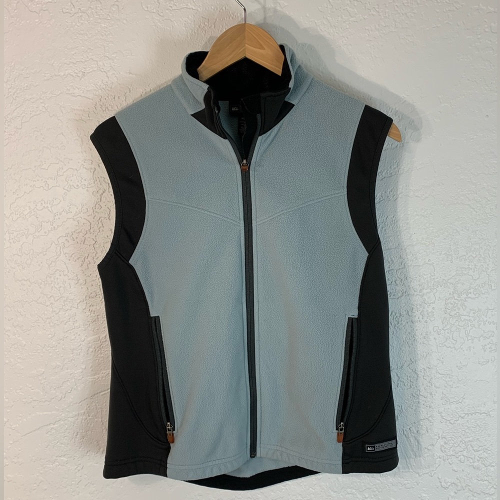 REI women’s vest L